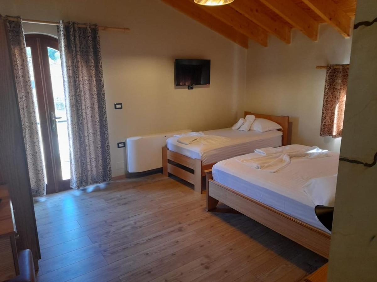 Bujtina Te Xhako Hostel Përmet Екстериор снимка