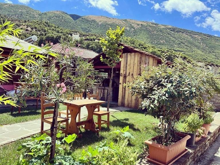 Bujtina Te Xhako Hostel Përmet Екстериор снимка
