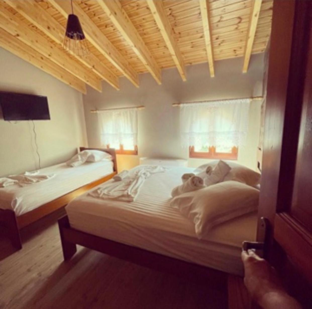 Bujtina Te Xhako Hostel Përmet Екстериор снимка