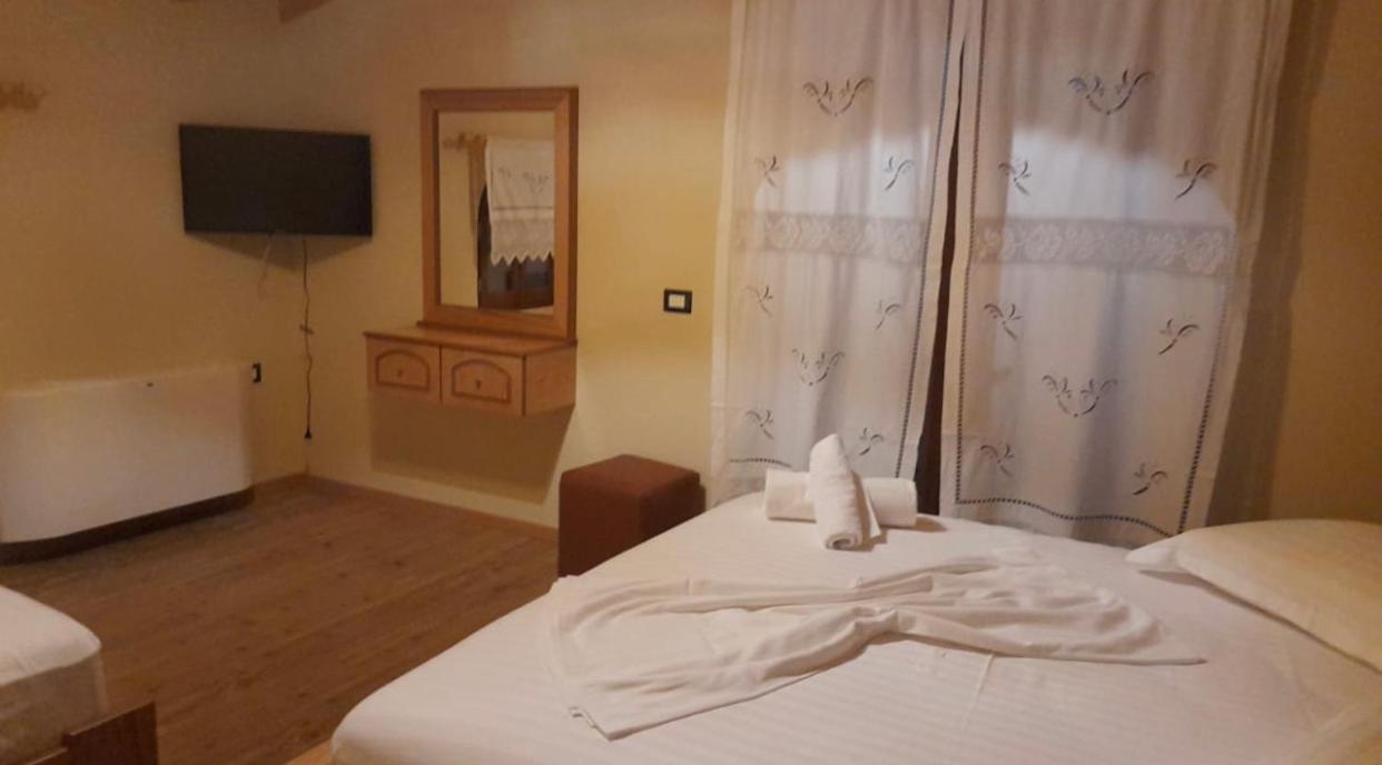 Bujtina Te Xhako Hostel Përmet Екстериор снимка