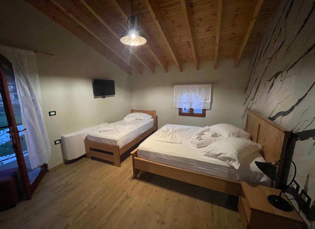 Bujtina Te Xhako Hostel Përmet Екстериор снимка