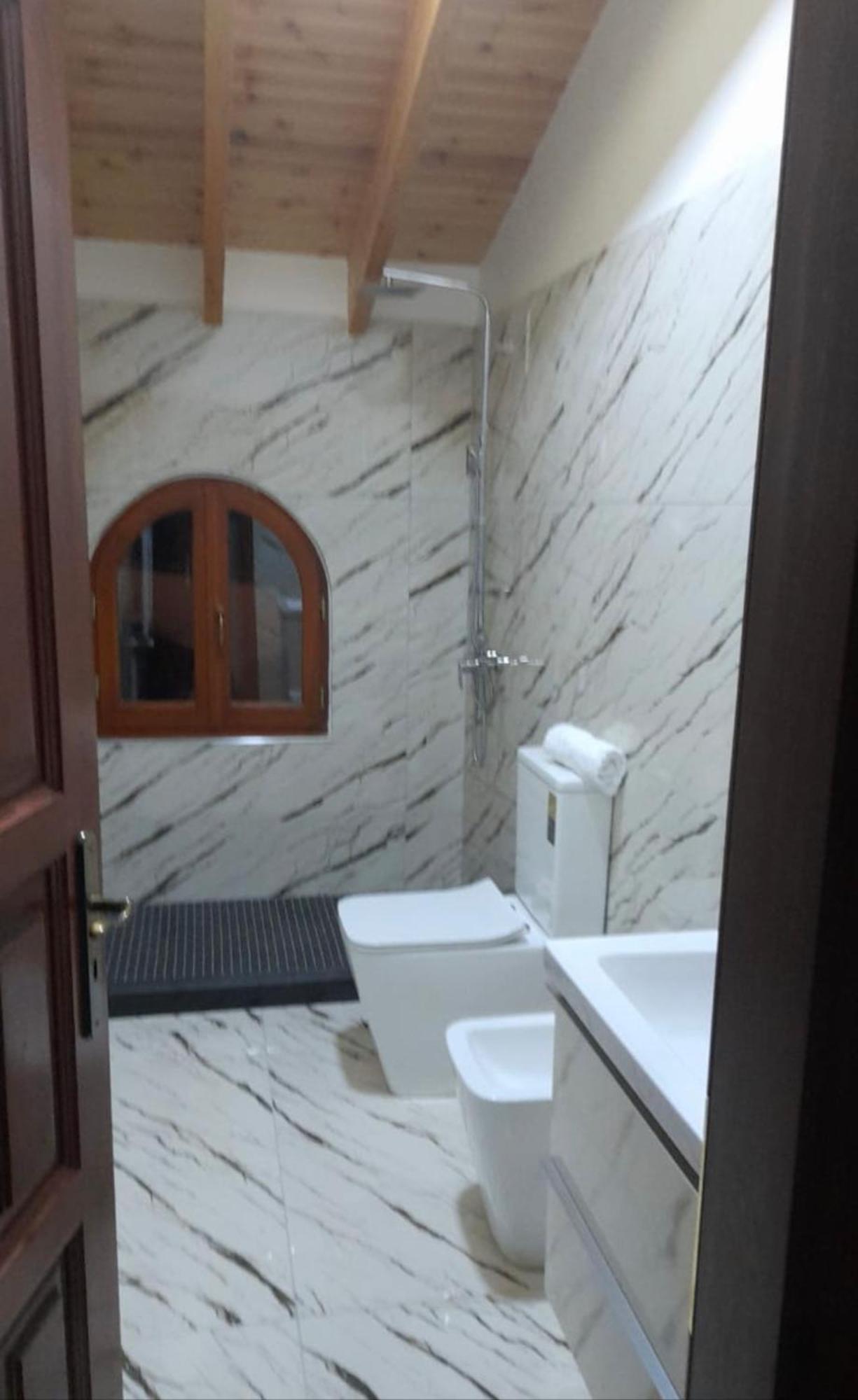 Bujtina Te Xhako Hostel Përmet Екстериор снимка