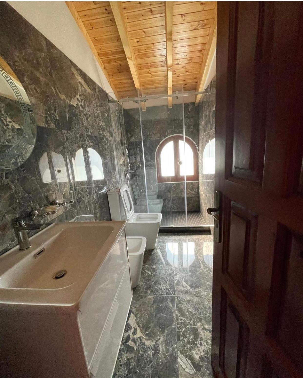 Bujtina Te Xhako Hostel Përmet Екстериор снимка