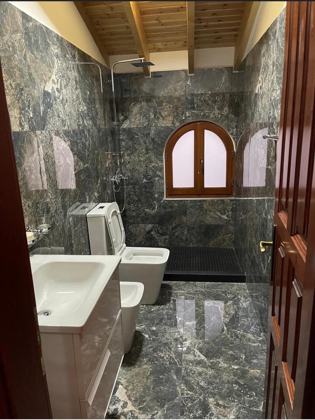 Bujtina Te Xhako Hostel Përmet Екстериор снимка
